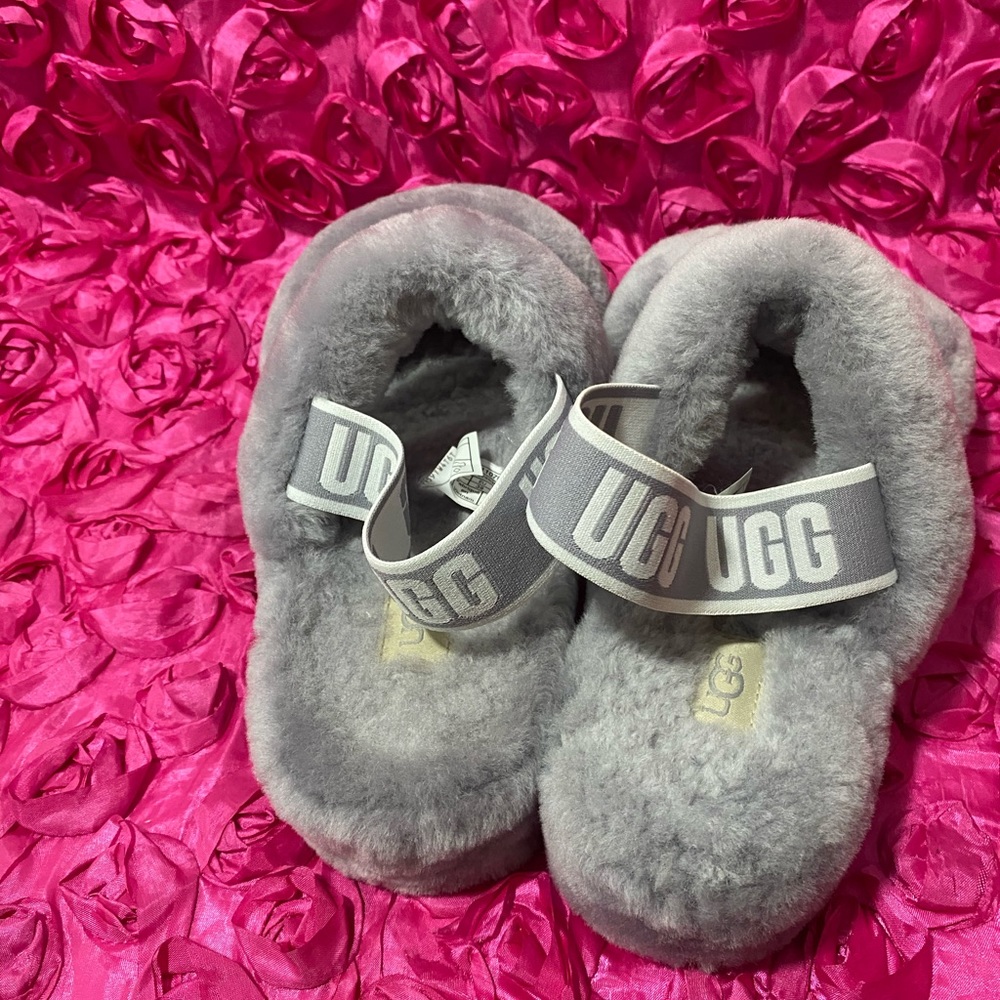 Ugg oh yeah slide 🤍 - Picture 5 of 7